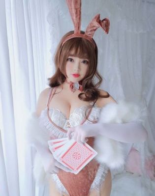 裙子里面的怪兽动画片_720高清完整版